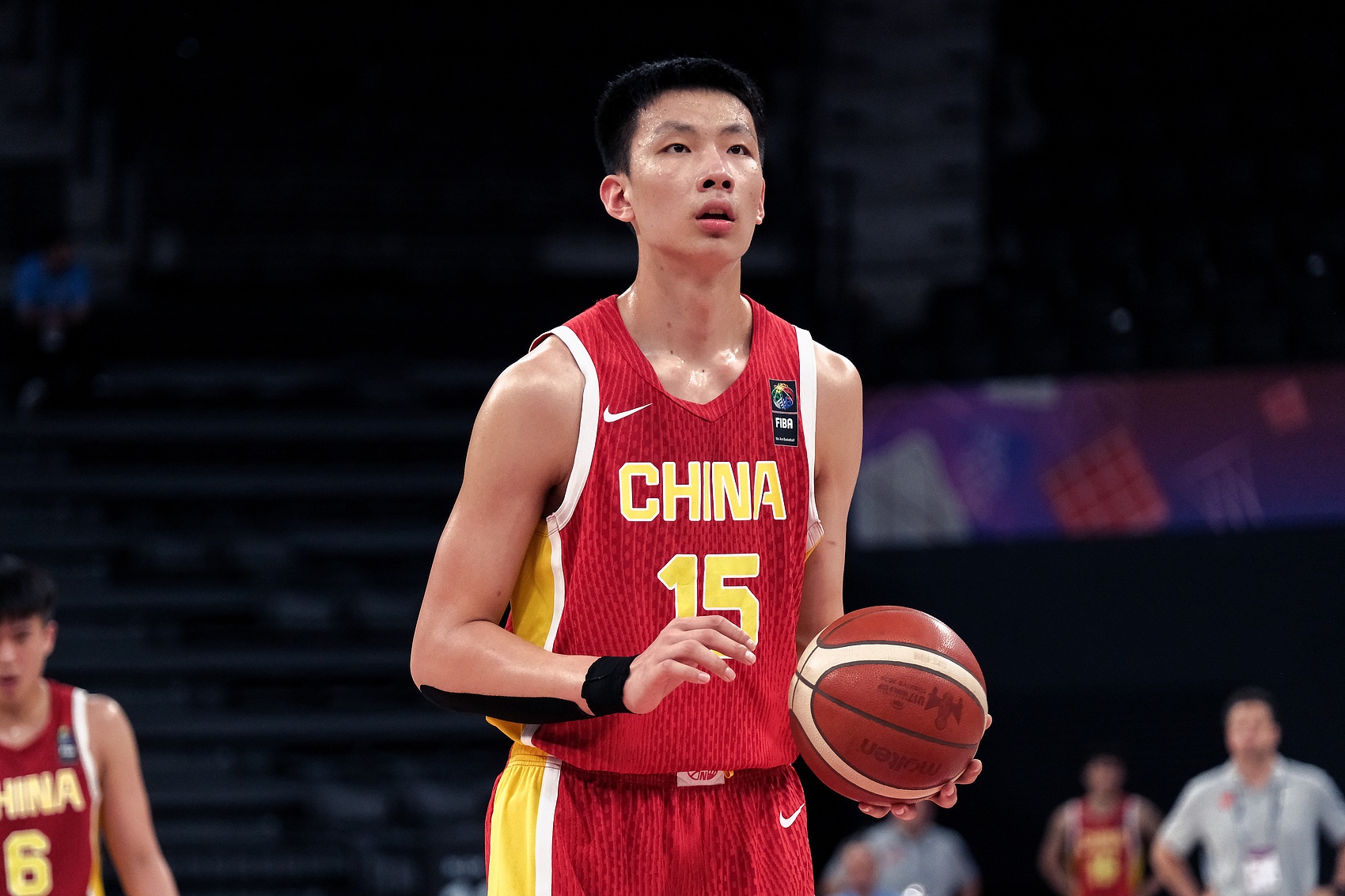 媒体人：中国U18男篮内线表现不好的问题得到改善 配合行云流水