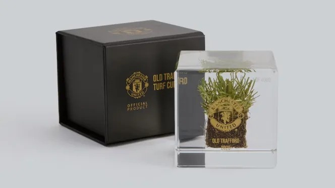 独一无二的藏品！英媒：曼联出售老特拉福德草皮碎块，售价125镑